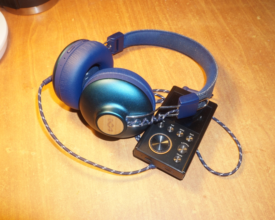 Mi Positive Vibration 2 conectados al reproductor de audio PYLE