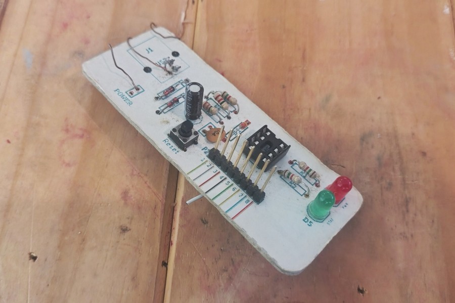 Placa ReDuino con componentes reciclados